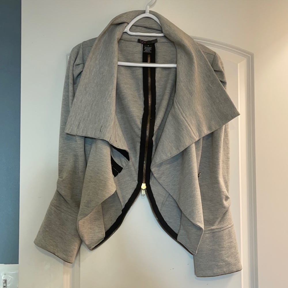 Tuck gray with black trim & zipper adjust trending jacket